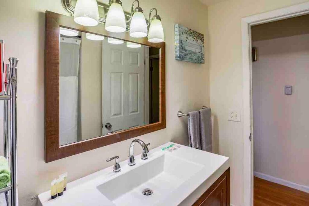 {Hot Tub In Ranch} Mins To Airport/Uofr/Strng/Dwtn Villa Rochester Exteriör bild